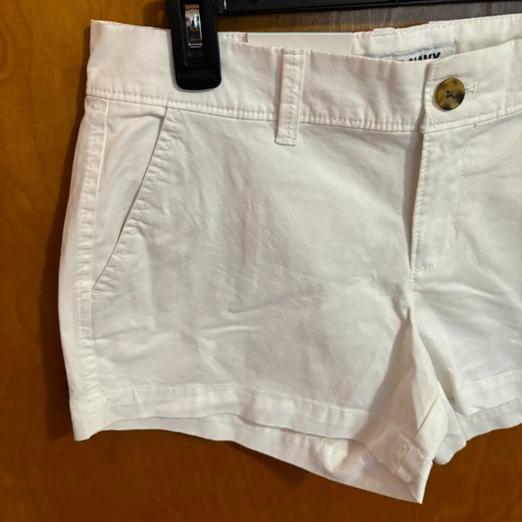 Old Navy‎ Mid Rise White Shorts Size 2 - Picture 3 of 12